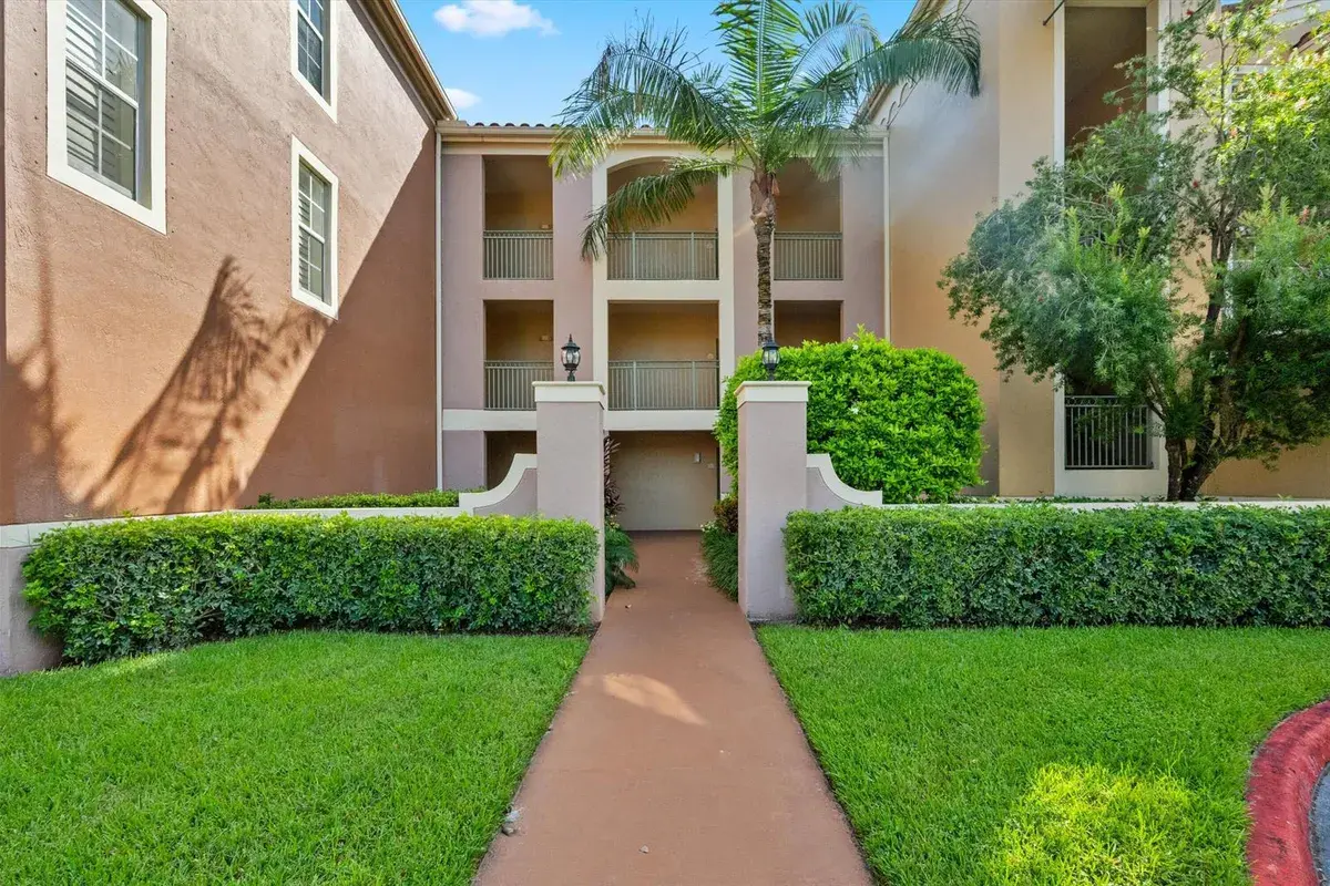 11750 SAINT ANDREWS Place # 208, Wellington FL 33414