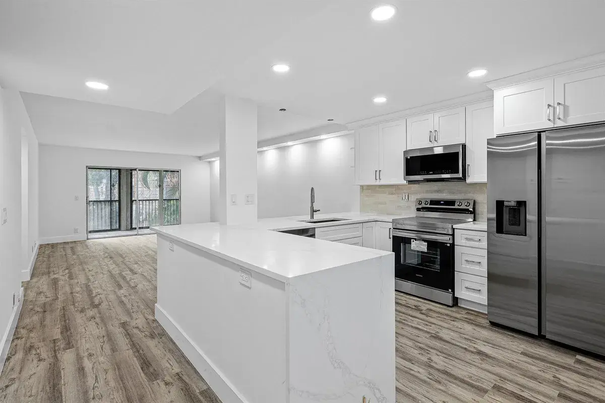 6585 Kensington Lane Apt 207, Delray Beach FL 33446