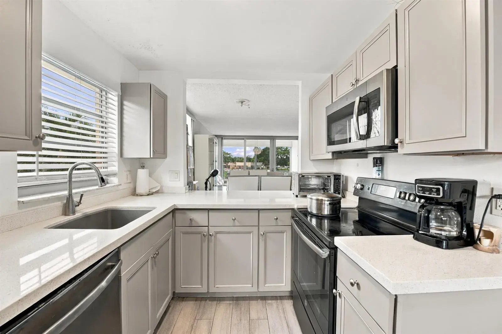 5860 NW 64TH Avenue # 201, Tamarac FL 33319