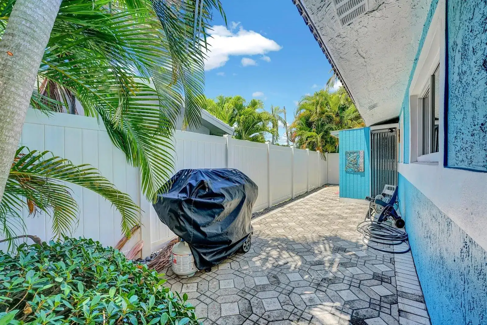 3488 NE 19TH Avenue, Oakland Park FL 33306 photo 2