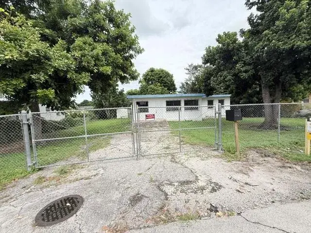 1421 NW Avenue D, Belle Glade FL 33430