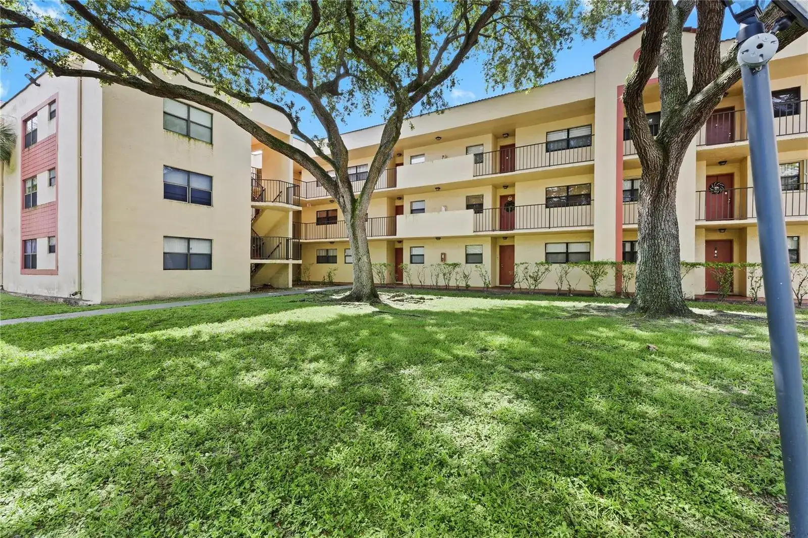 3199 FOXCROFT Road # 304, Miramar FL 33025
