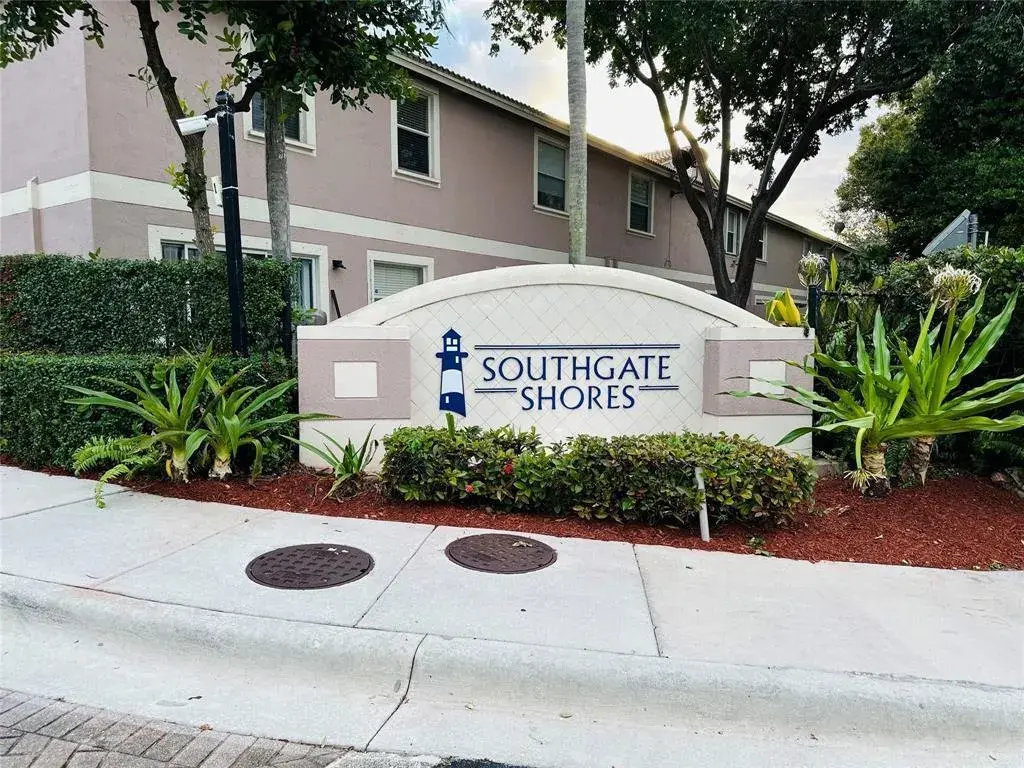 8537 W SOUTHGATE SHORES Circle E, Tamarac FL 33321