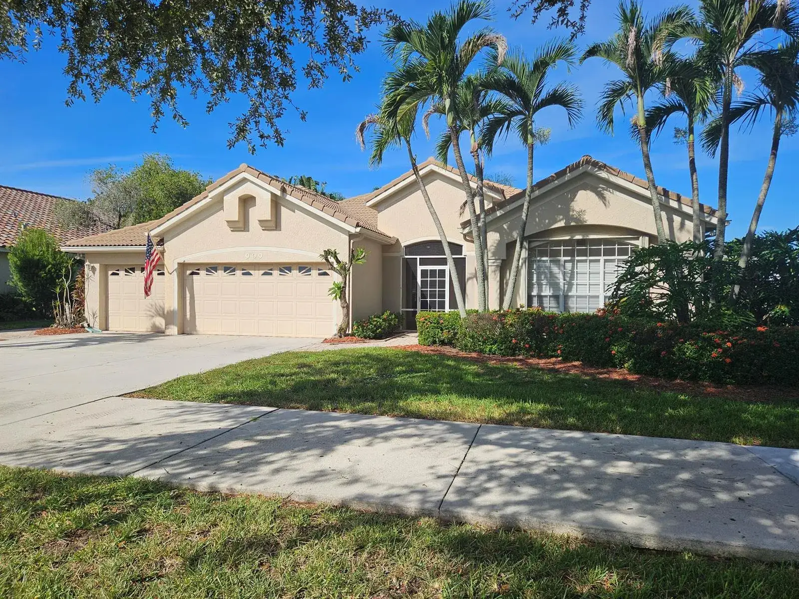 909 SW Lake Charles Circle, Port St. Lucie FL 34986