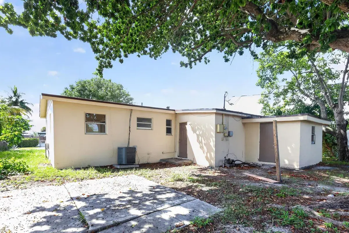 2740 NW 2ND Street, Boynton Beach FL 33435