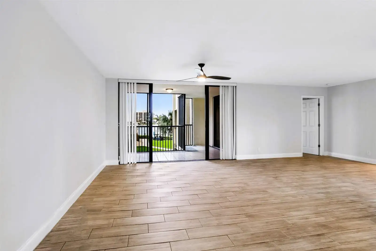 19800 Sandpointe Bay Drive S # 208, Jupiter FL 33469 photo 4