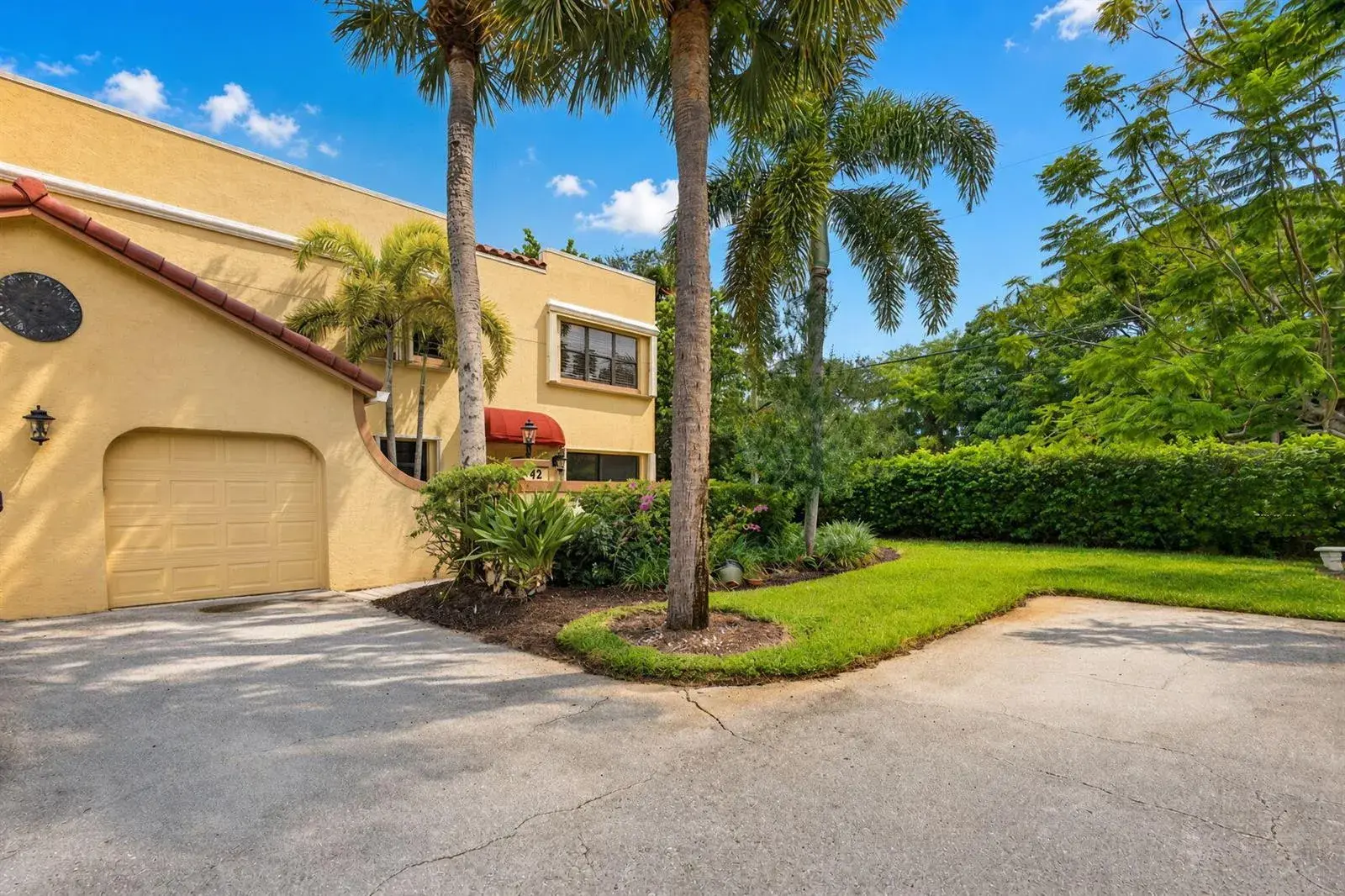 42 Uno Lago Drive, Juno Beach FL 33408