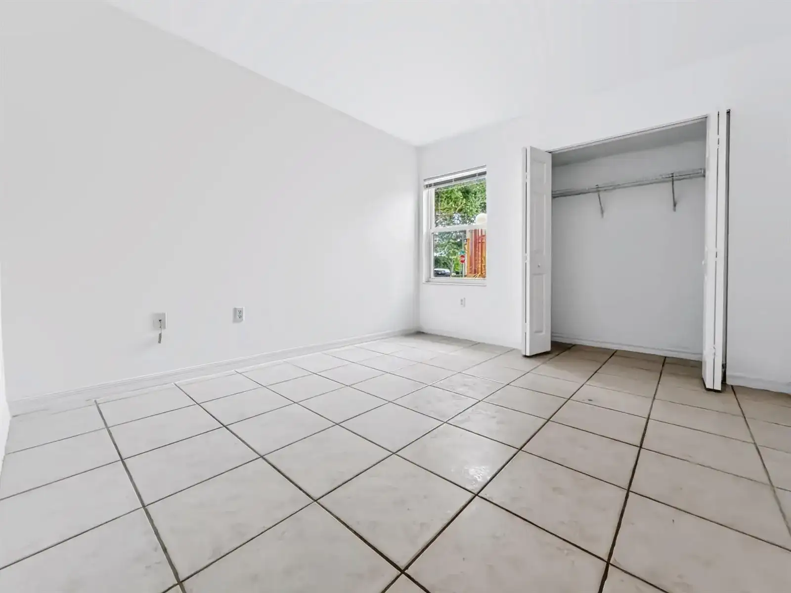 680 NW 79th Terrace, Pembroke Pines FL 33024 photo 4