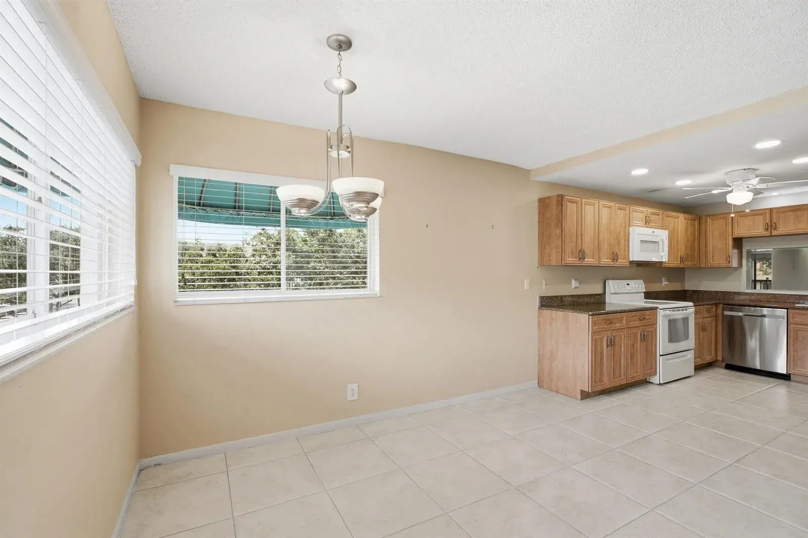 4725 LUCERNE LAKES Boulevard E # 301, Lake Worth FL 33467