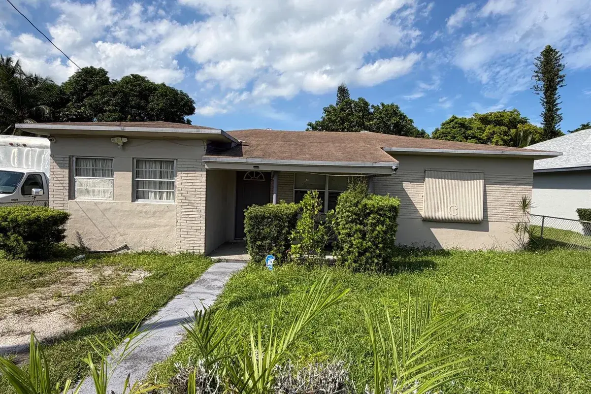 4311 SW 19TH Street, West Park FL 33023