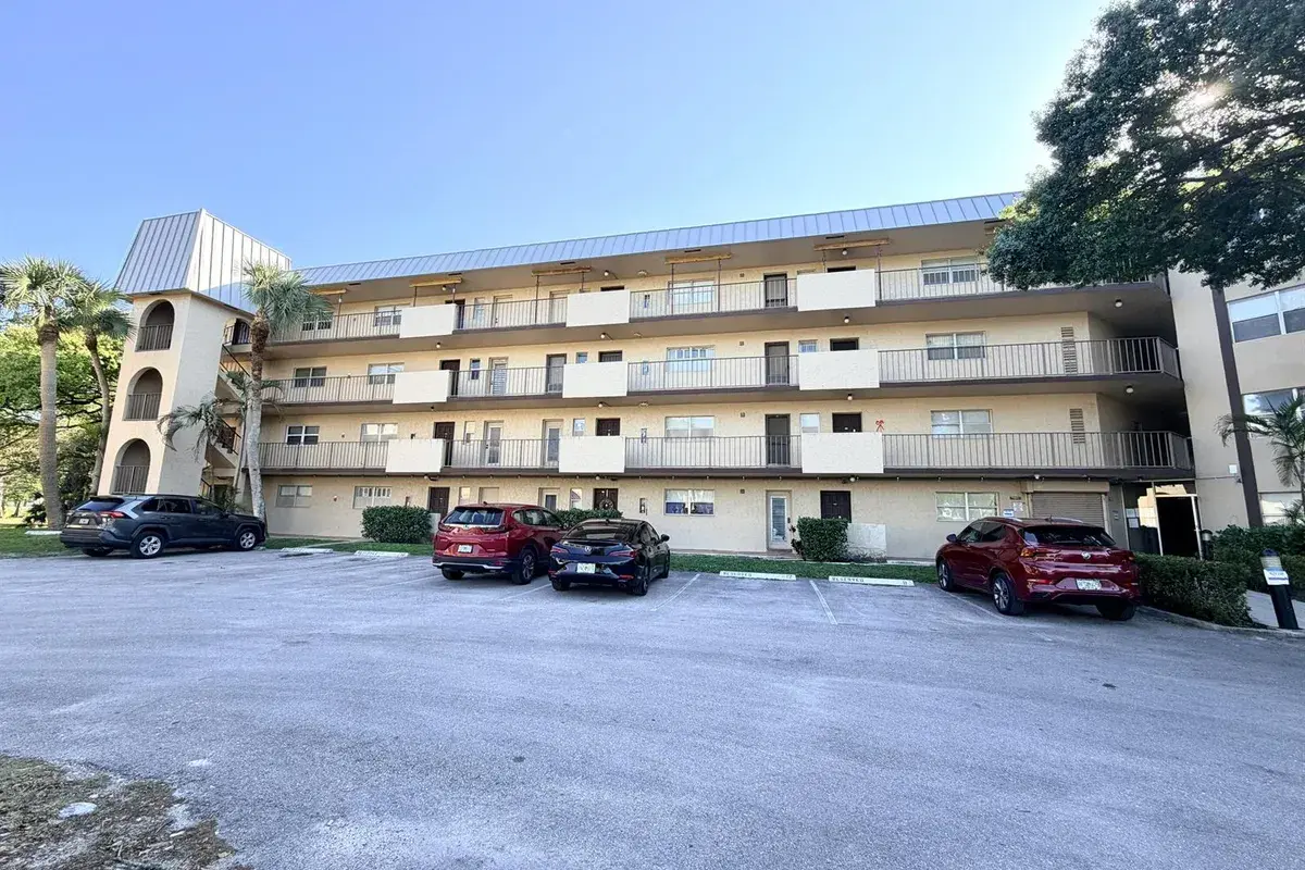 6260 S Falls Cir Drive # 201, Lauderhill FL 33319