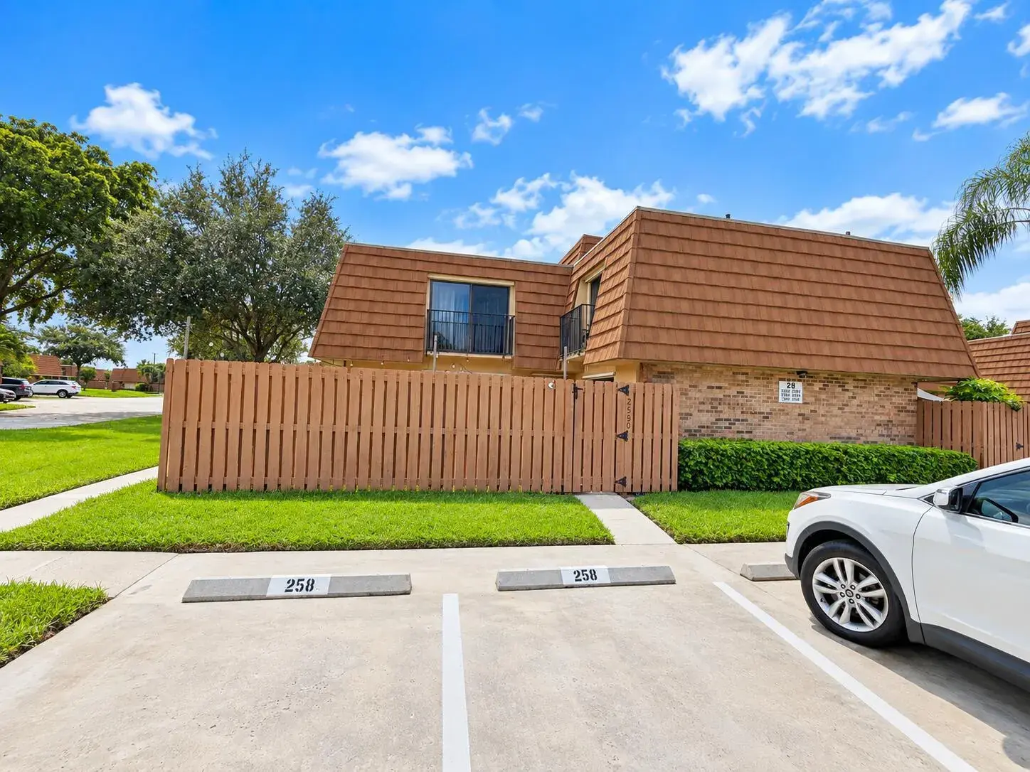 2590 LAKEVIEW Court, Cooper City FL 33026