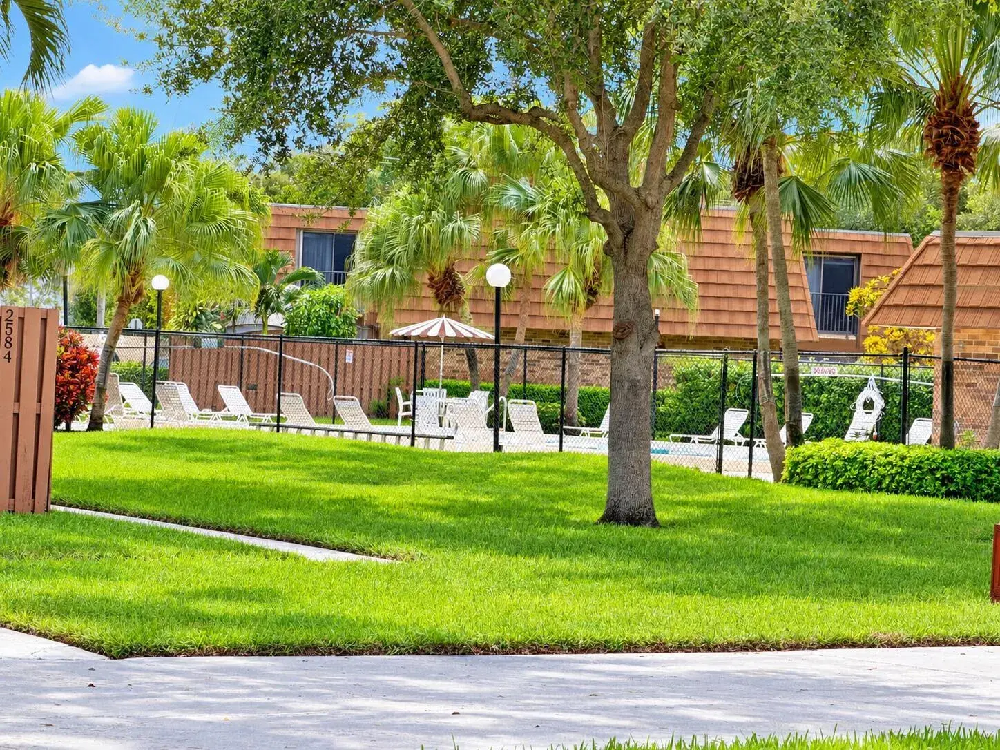 2590 LAKEVIEW Court, Cooper City FL 33026