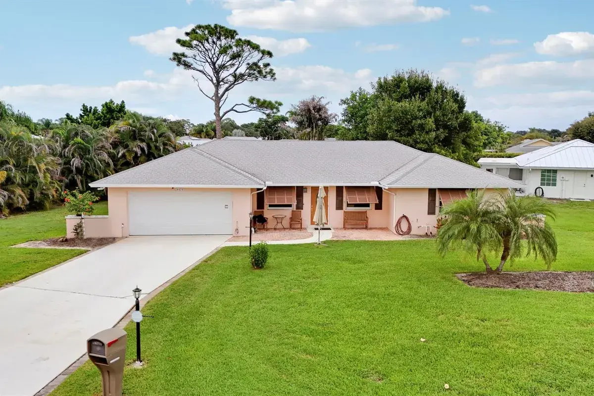 9471 SE Little Club Way S, Tequesta FL 33469