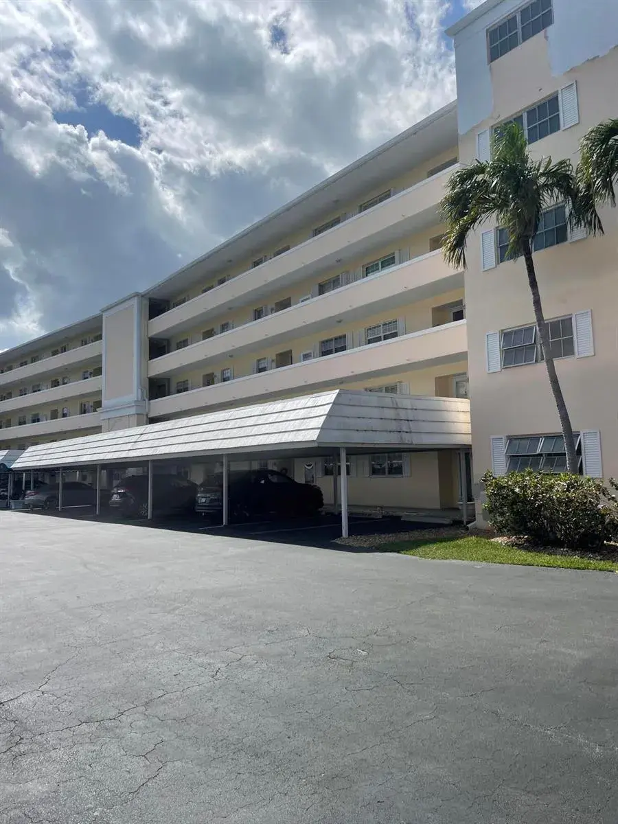 250 JOHN F KENNEDY Drive # 308, Atlantis FL 33462