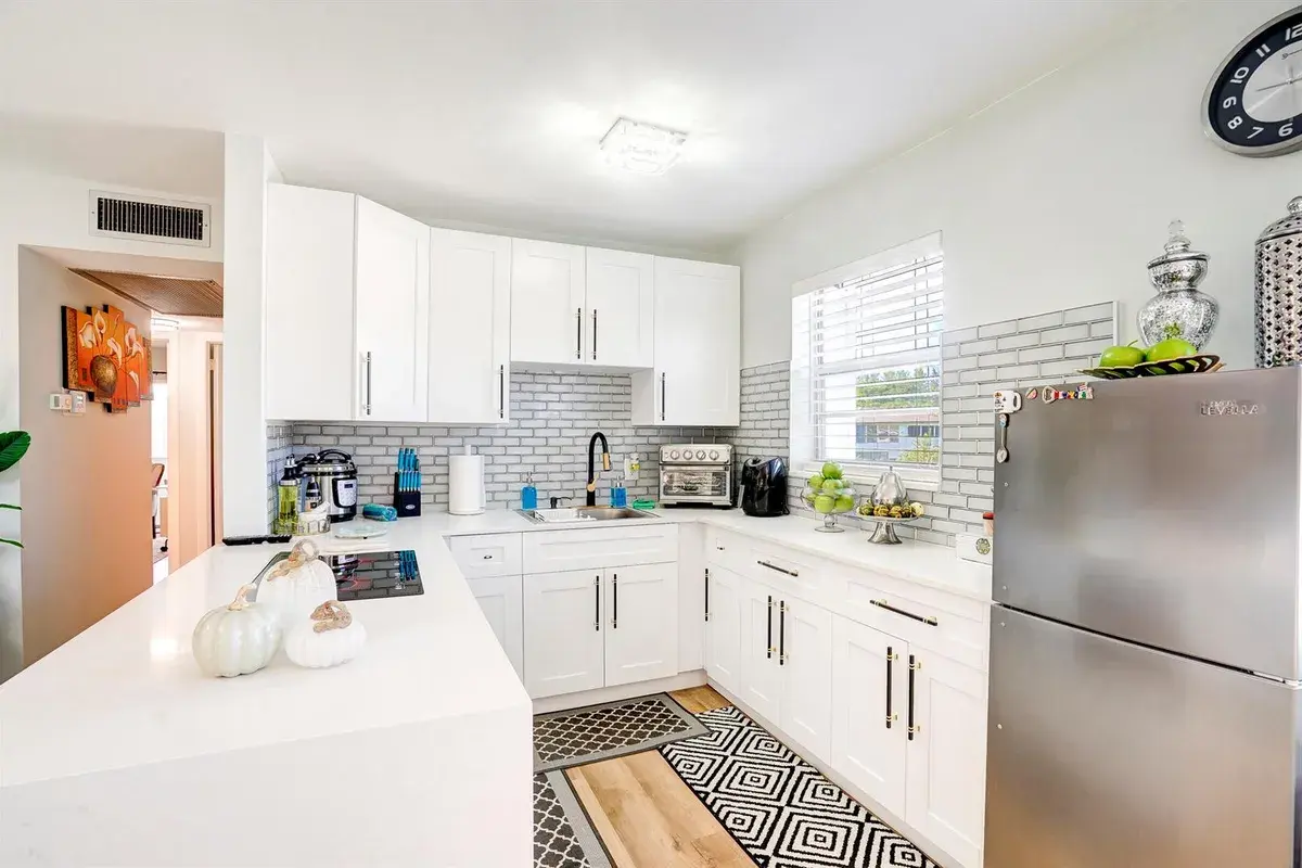 203 S WINDSOR I # 203, West Palm Beach FL 33417