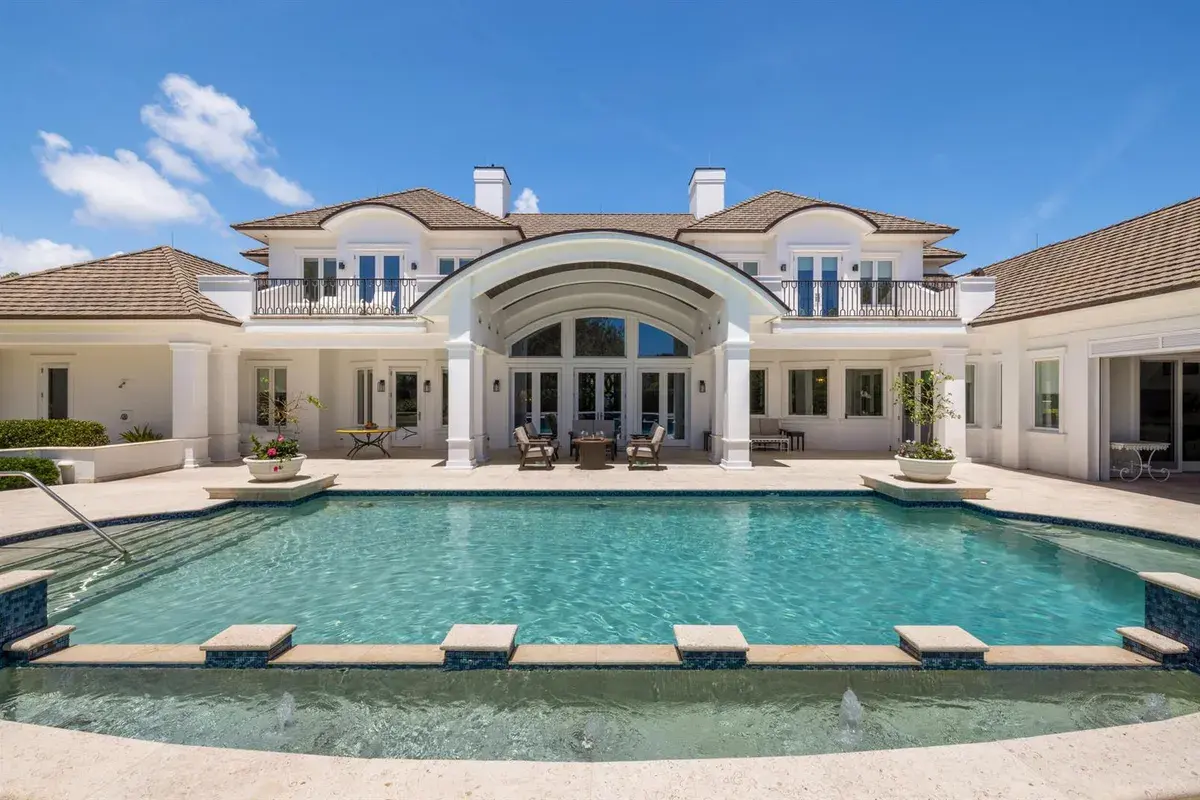 17965 SE VILLAGE Circle, Tequesta FL 33469