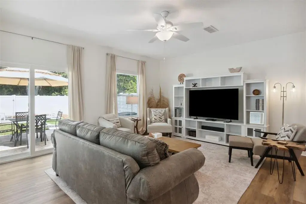 911 S 7TH Street, FL 32034