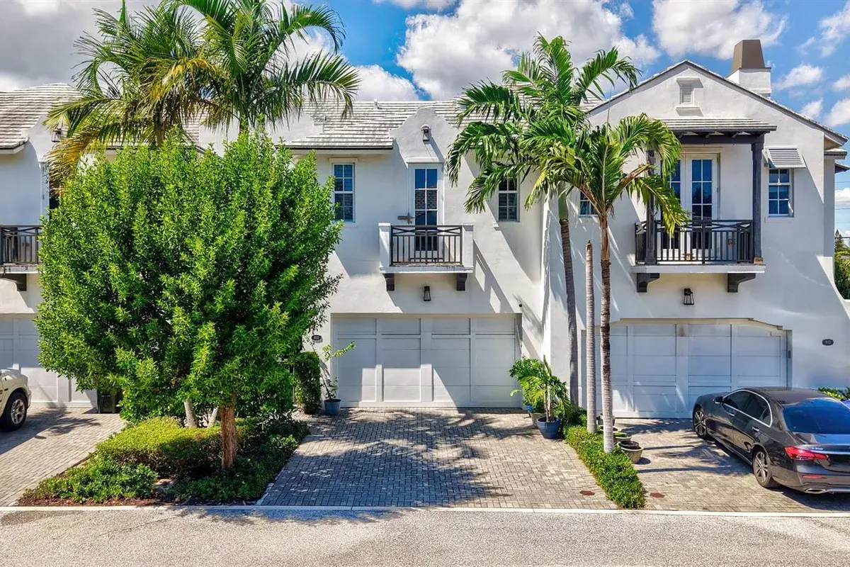 910 HAMILTON Lane, Delray Beach FL 33483