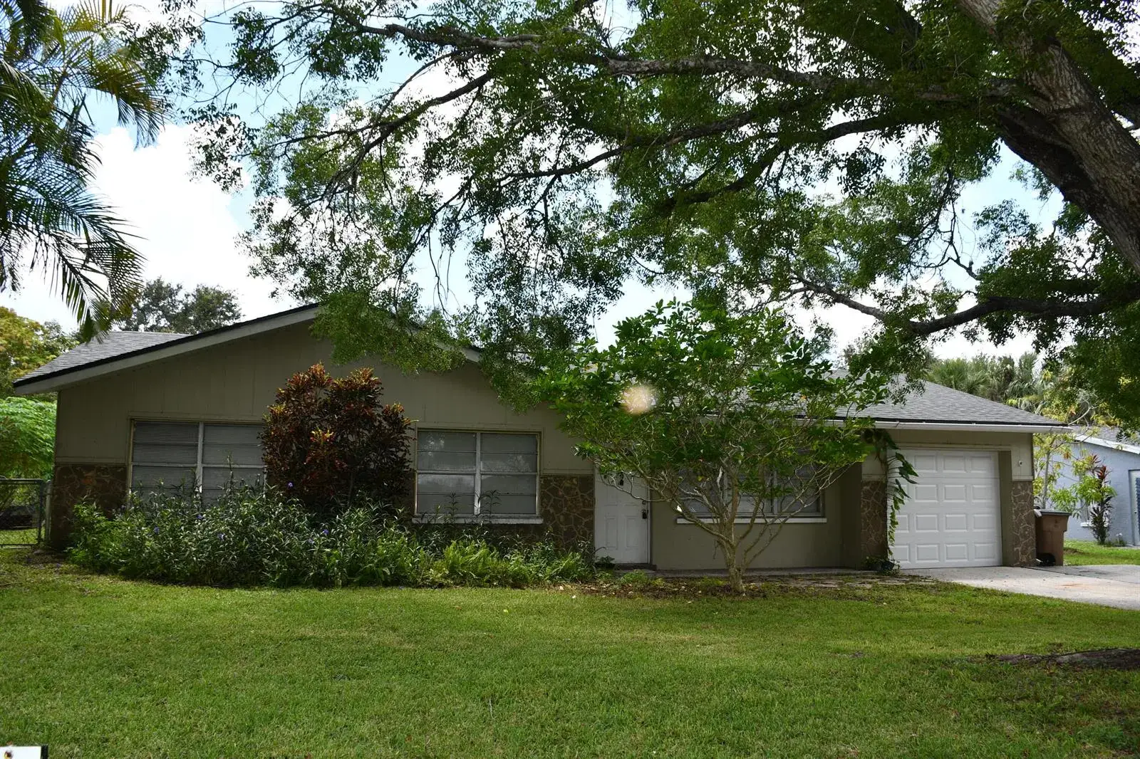1591 SUNKIST Way, Fort Myers FL 33905