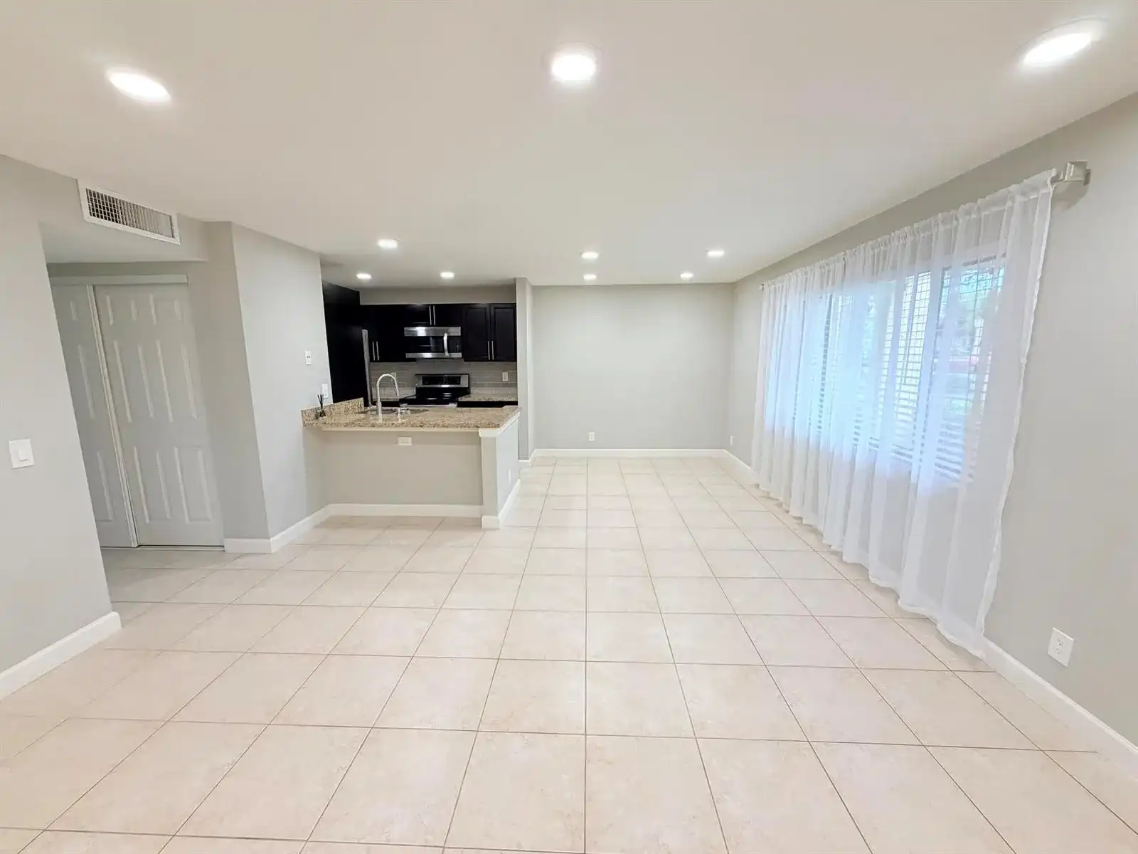 907 MEADOWS Circle, Boynton Beach FL 33436