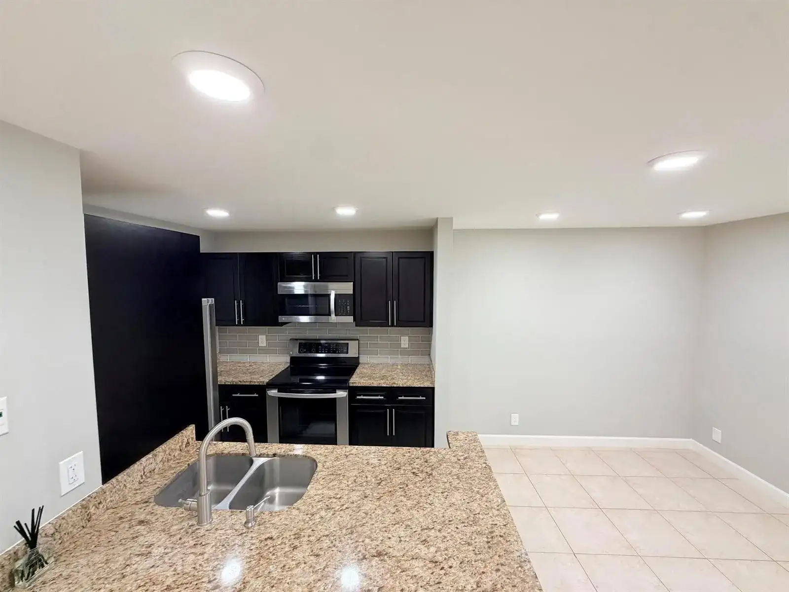 907 MEADOWS Circle, Boynton Beach FL 33436 photo 3