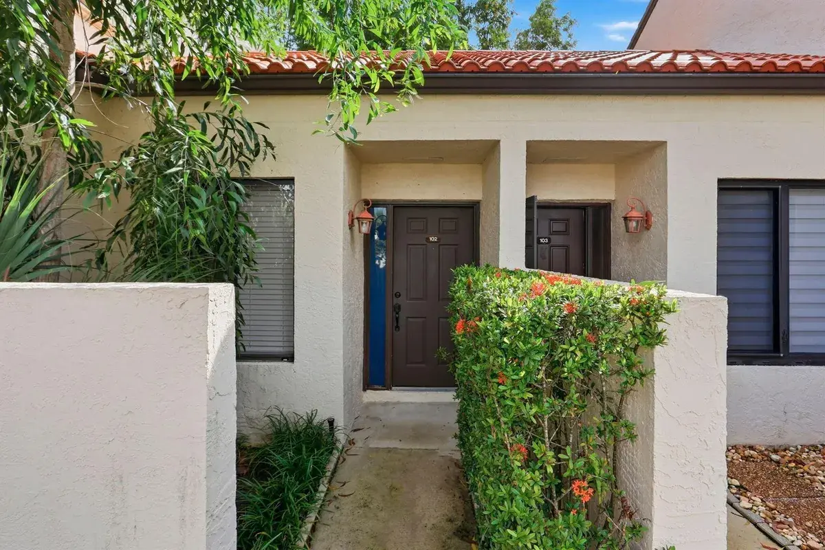 22 VIA DE CASAS SUR # 102, Boynton Beach FL 33426