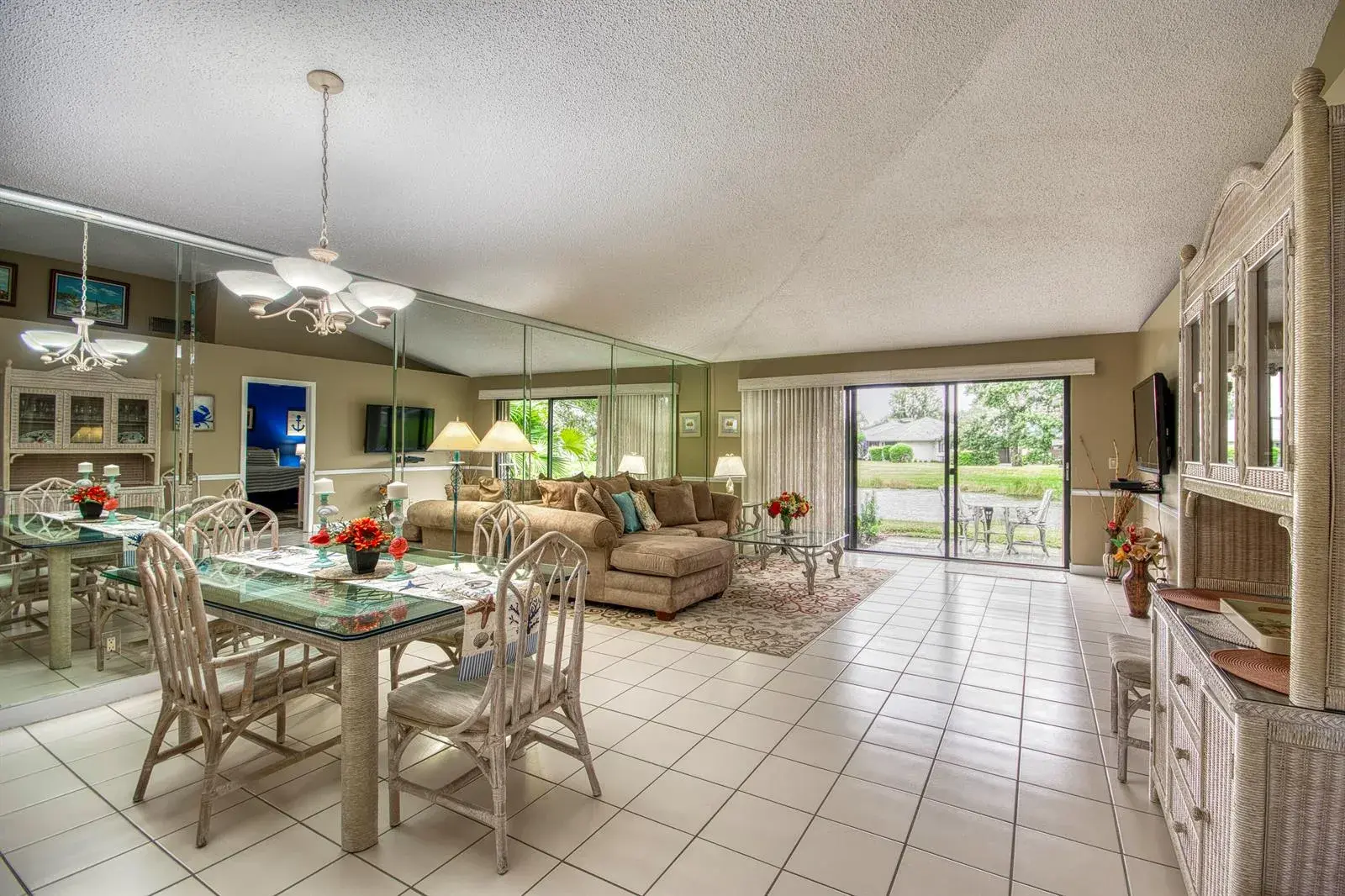 208 Club Drive, Palm Beach Gardens FL 33418