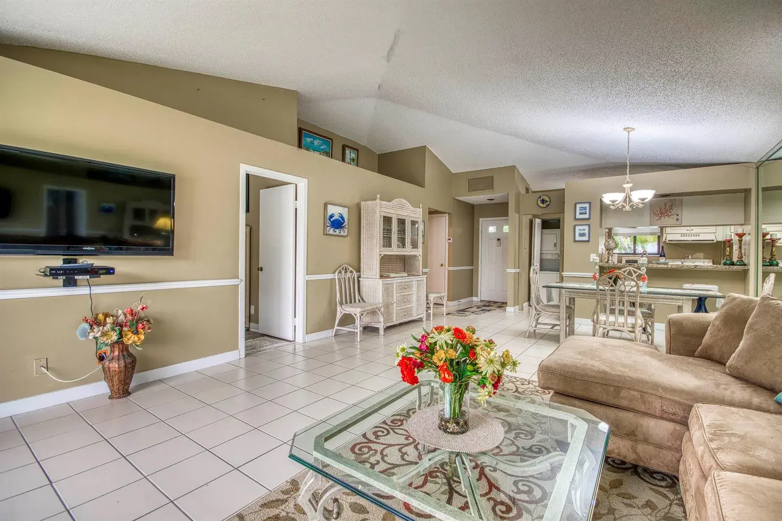 208 Club Drive, Palm Beach Gardens FL 33418