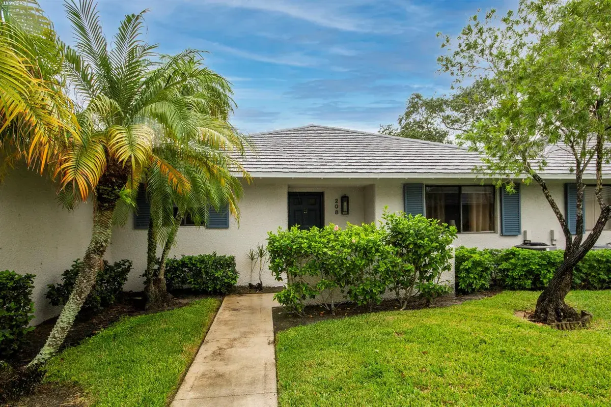 208 Club Drive, Palm Beach Gardens FL 33418
