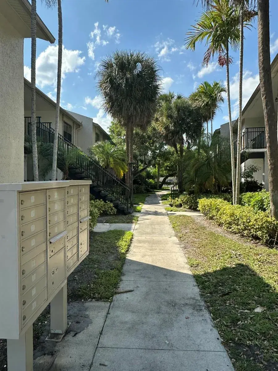 1250 S Military Trail # 1612, Deerfield Beach FL 33442