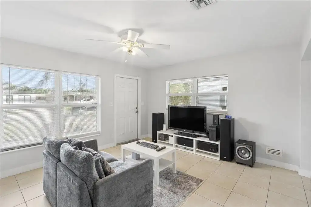 411 NW 52ND Street, Oakland Park FL 33309 photo 5