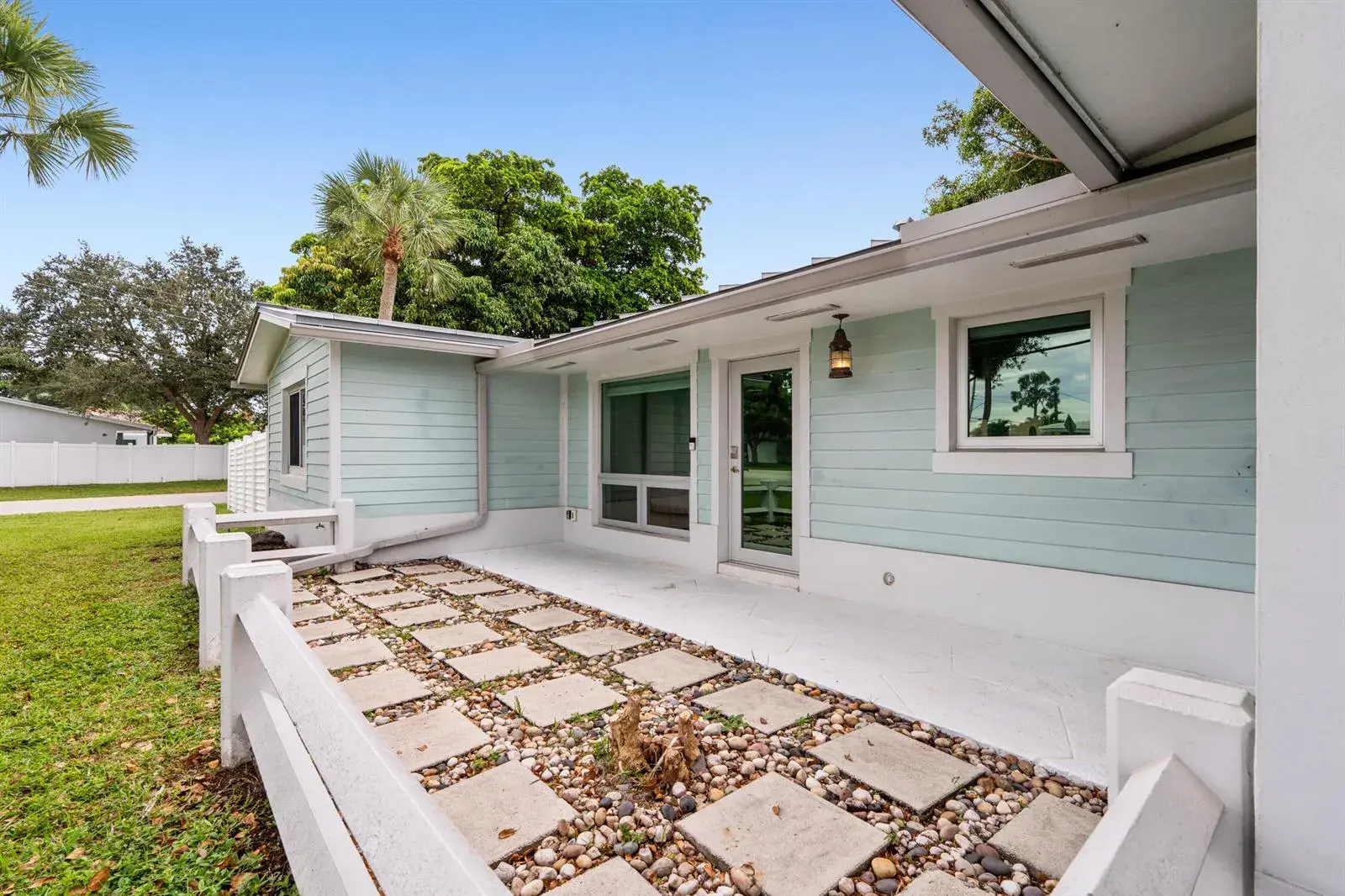 690 SE 5th Court, Pompano Beach FL 33060