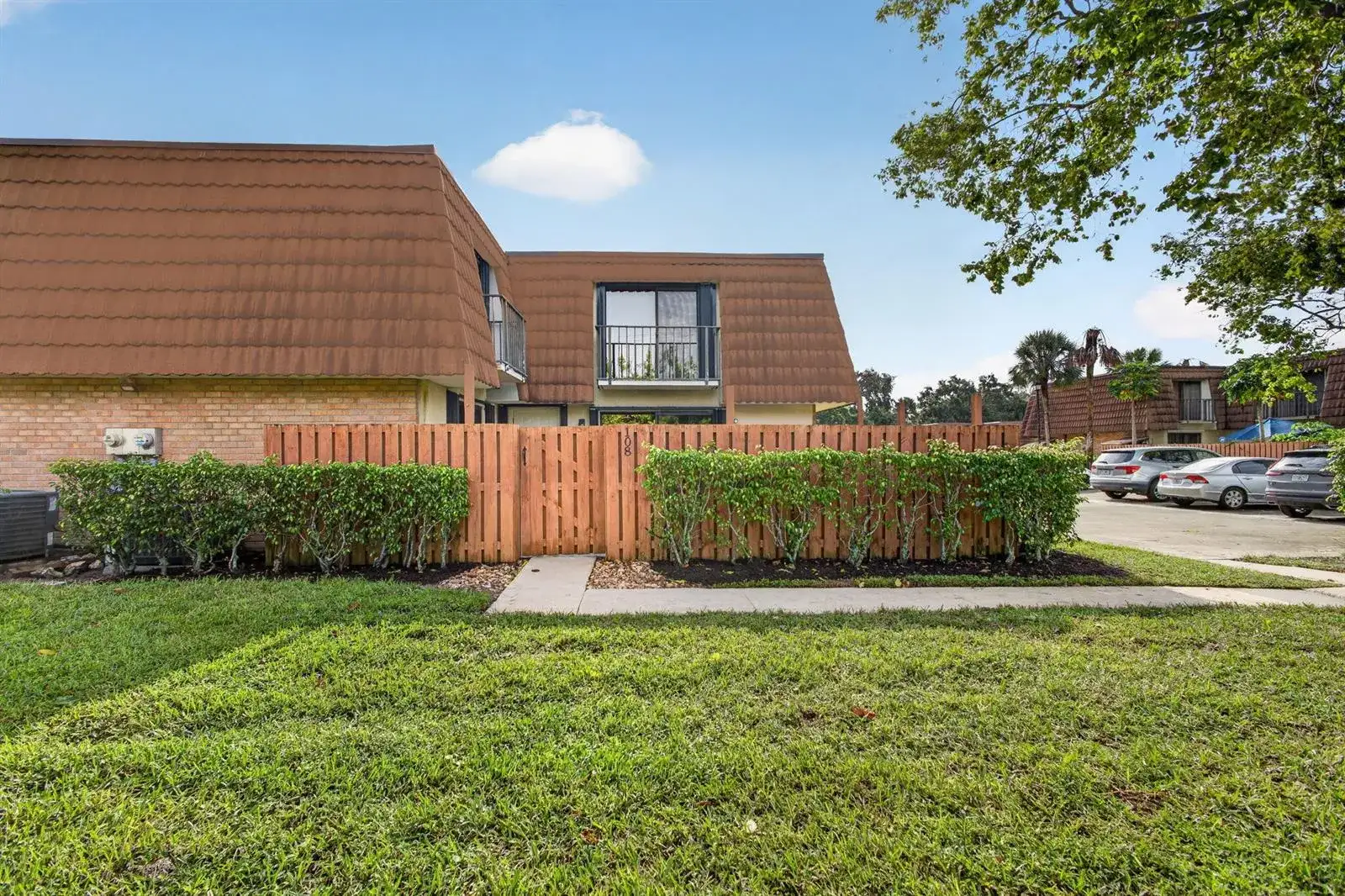 108 HERITAGE Way, West Palm Beach FL 33407 photo 2