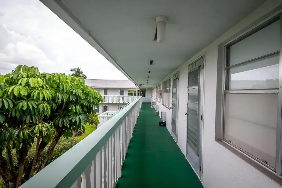 117 Kingswood F # 117, West Palm Beach FL 33417