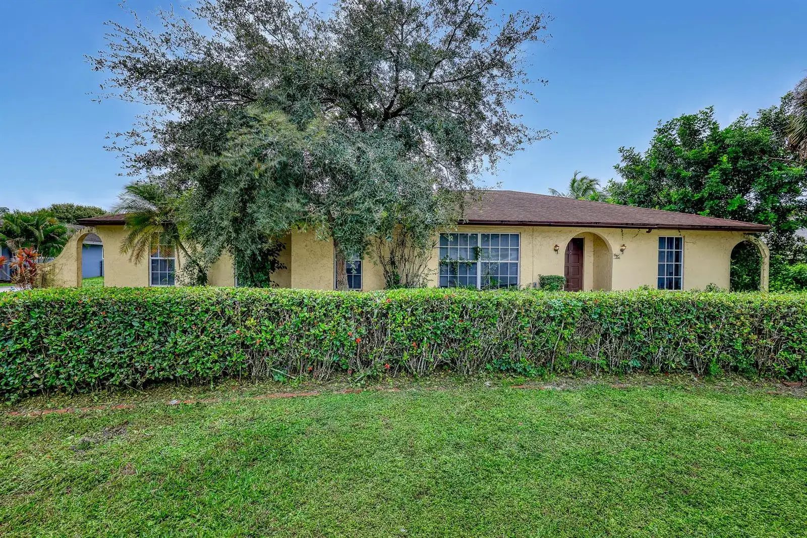 110 MEADOWLARK Drive, Royal Palm Beach FL 33411