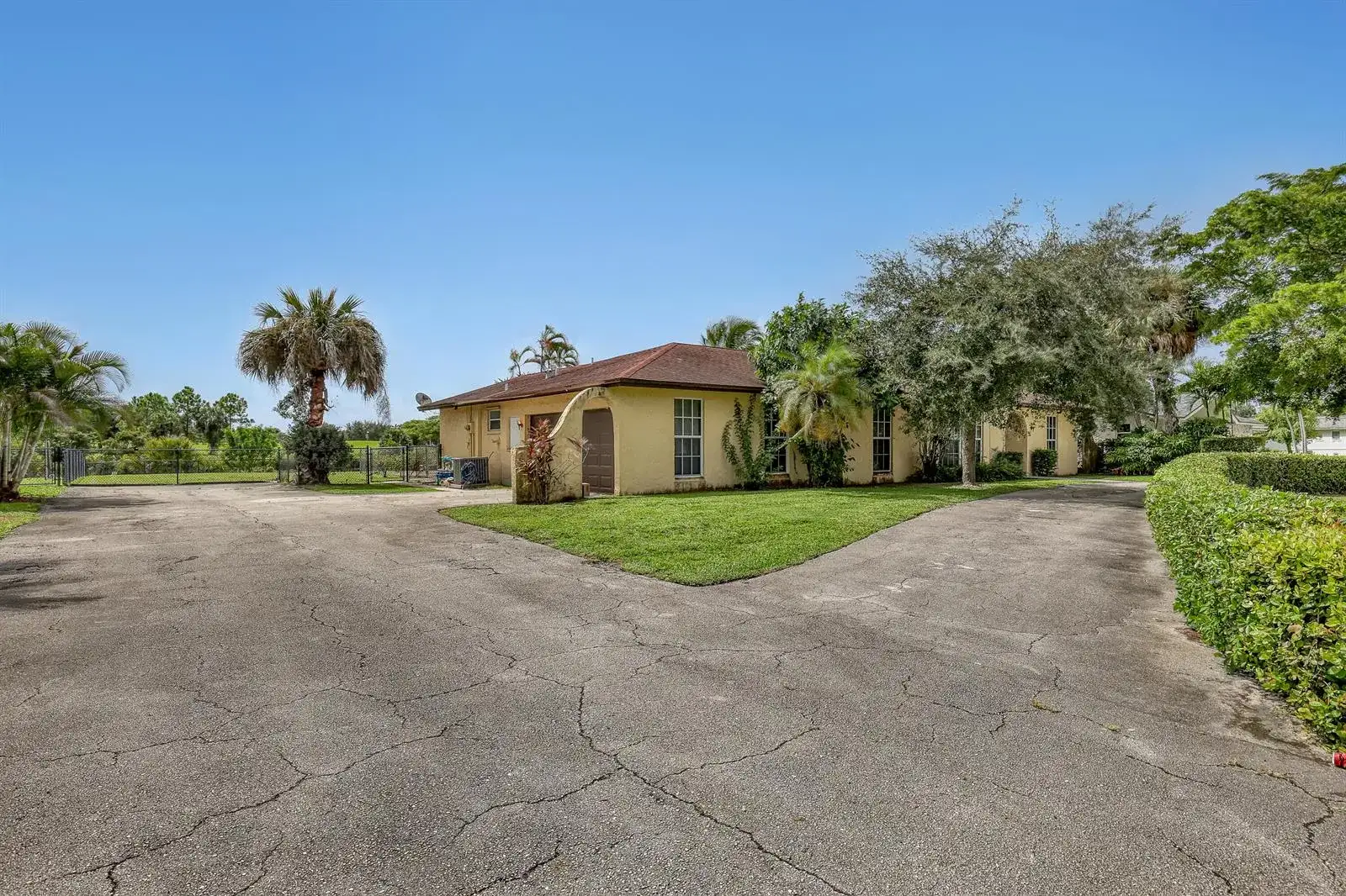 110 MEADOWLARK Drive, Royal Palm Beach FL 33411 photo 2