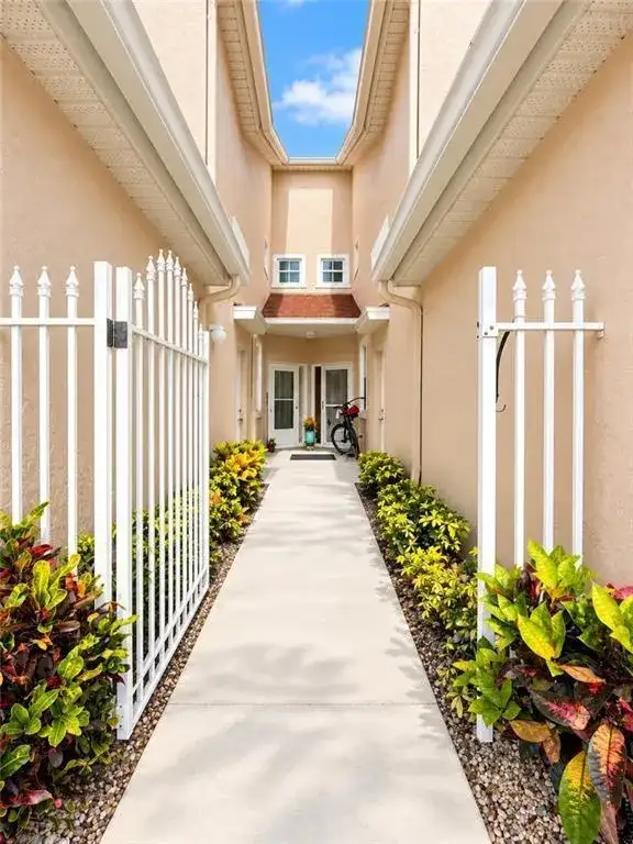 200 GRAND ROYALE Circle # 104, Vero Beach FL 32962 photo 4