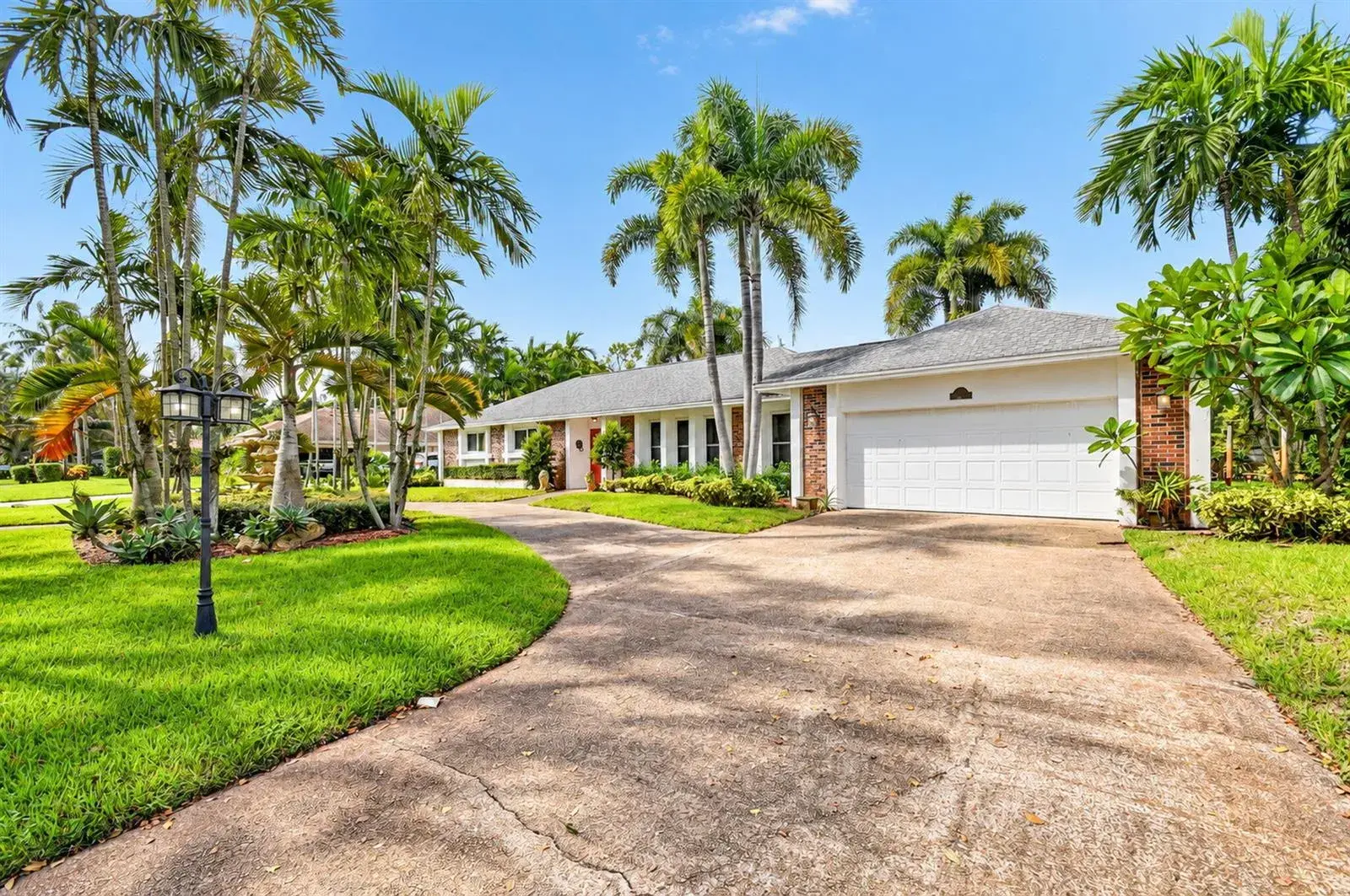 8 Bell Lane, West Palm Beach FL 33406
