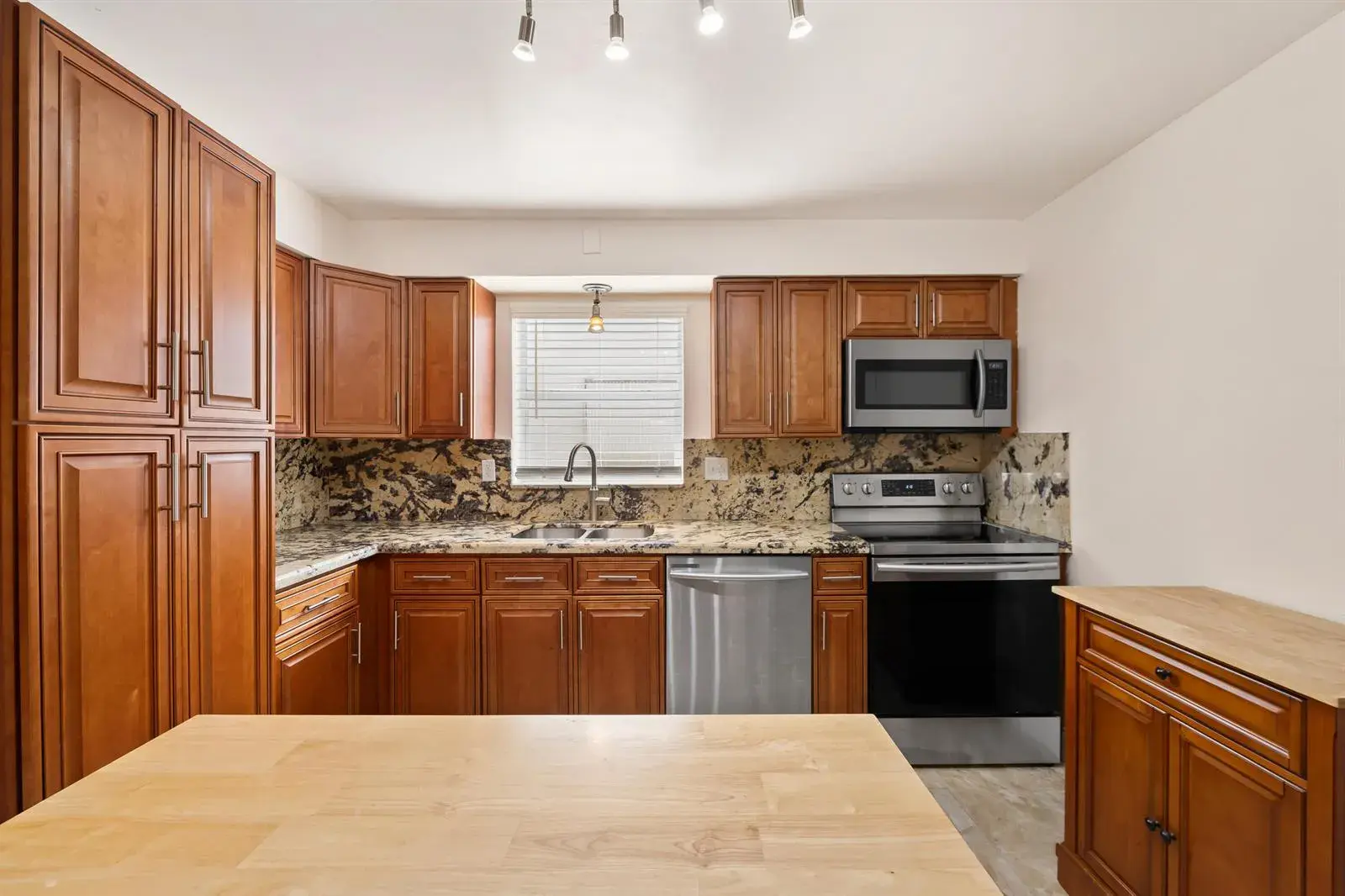51 NE 49TH Street, Fort Lauderdale FL 33334