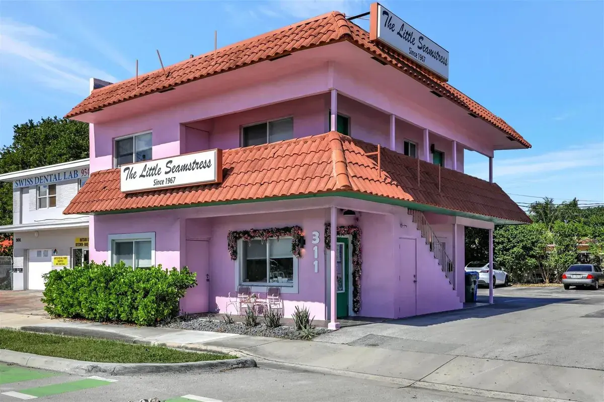 311 NE 44TH Street, Oakland Park FL 33334
