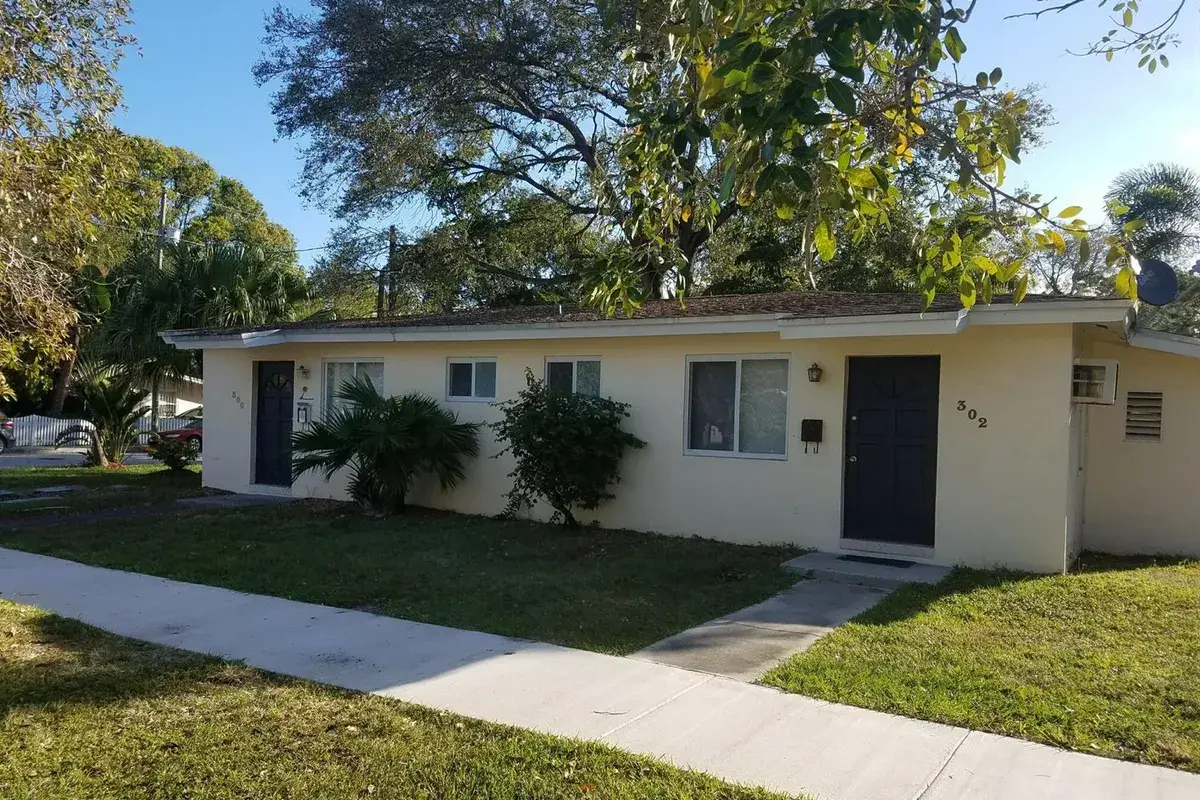 300 SW 10TH Avenue, Fort Lauderdale FL 33312