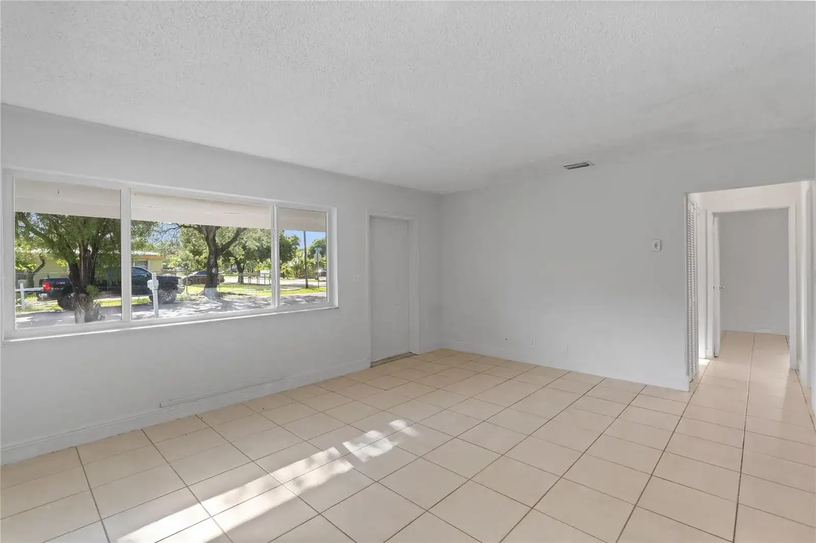 2001 NW 14TH Avenue, Fort Lauderdale FL 33311 photo 3