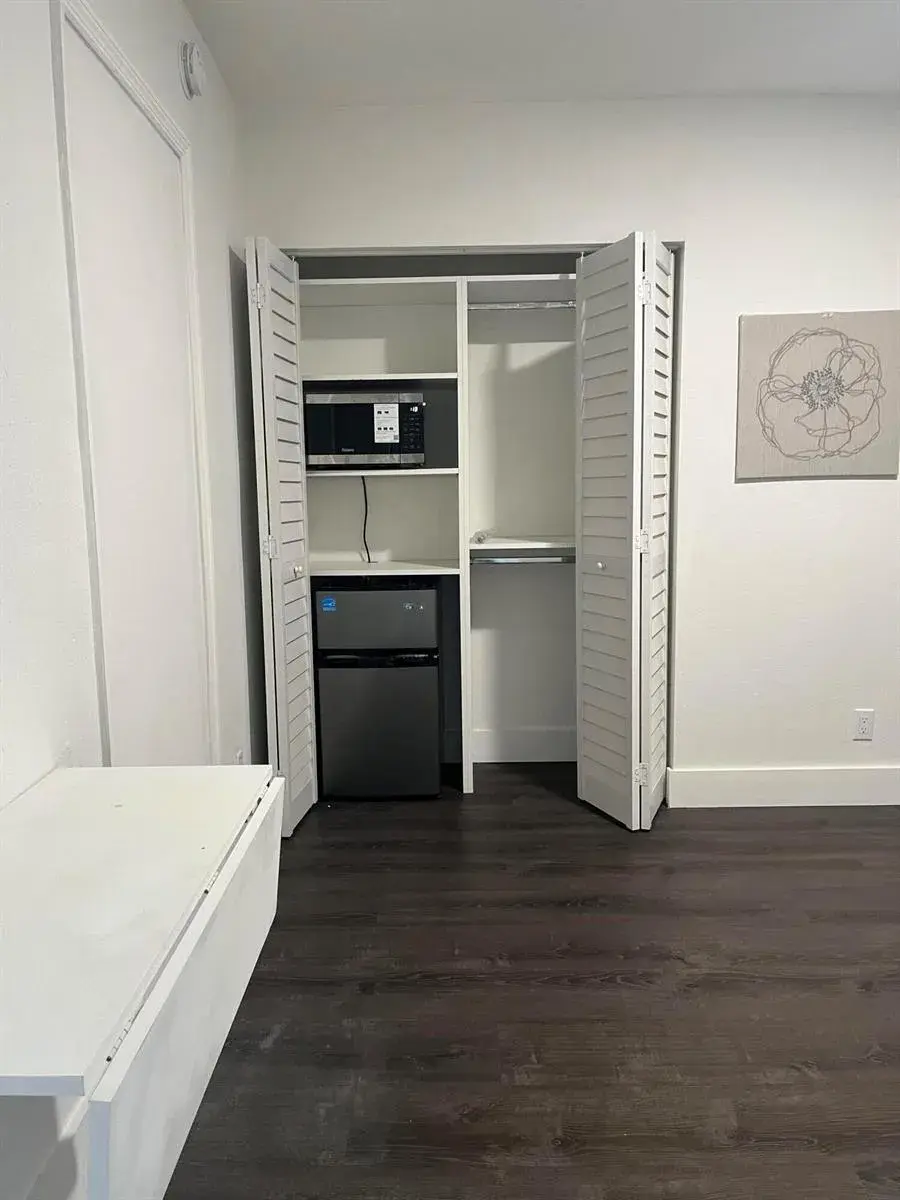 2300 NW 6th Street # 4, Fort Lauderdale FL 33311