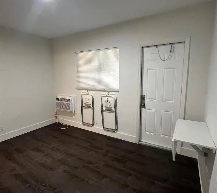 2300 NW 6th Street # 4, Fort Lauderdale FL 33311