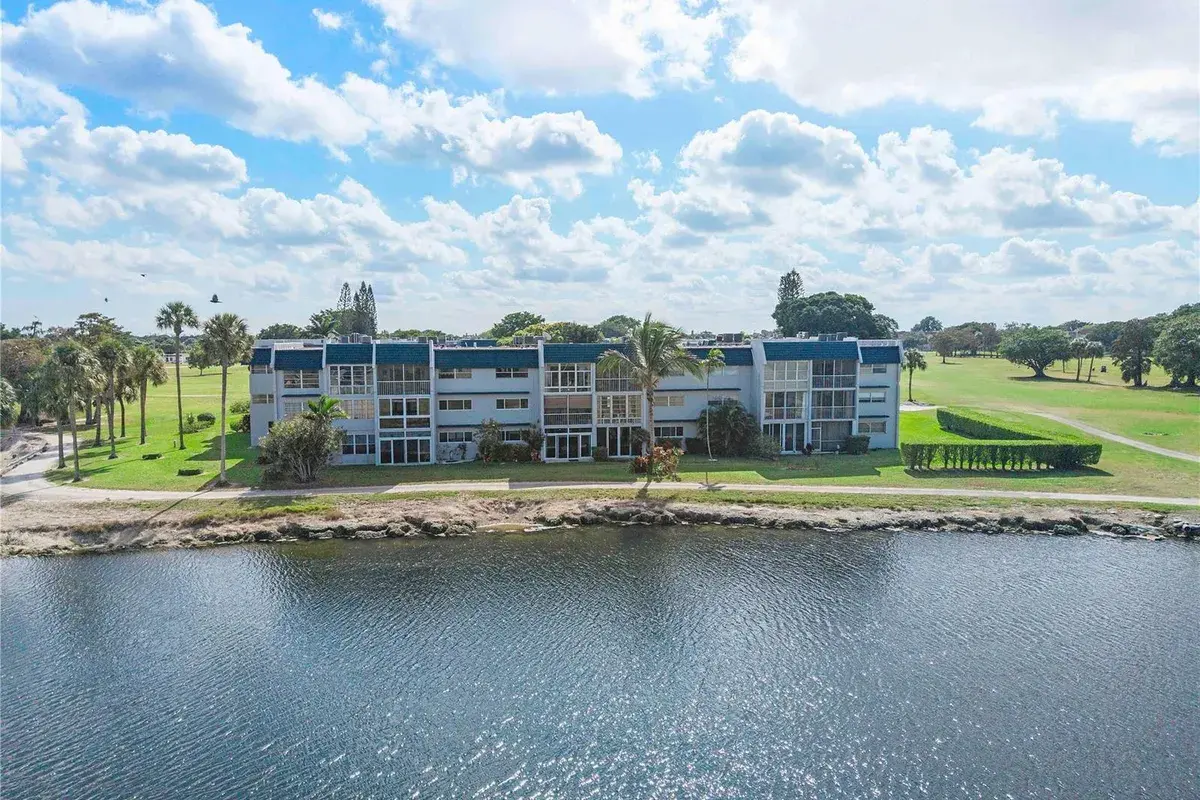 7807 GOLF CIR Drive # 211, Margate FL 33063
