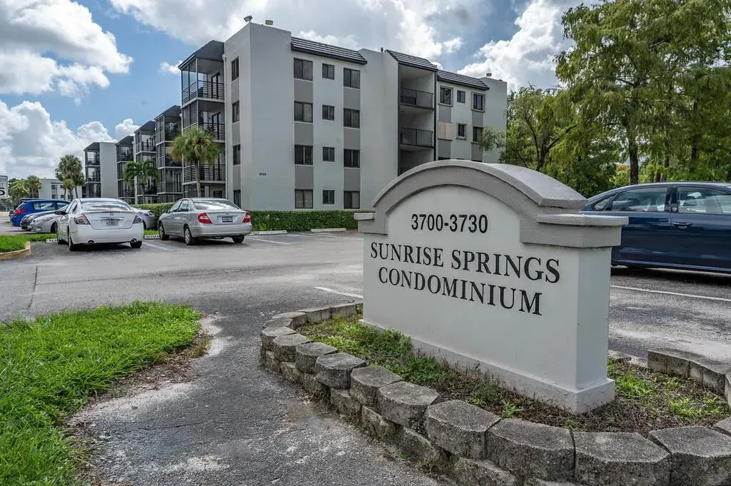 3720 N Pine Island Road N # 330, Sunrise FL 33351