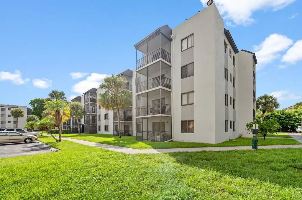 3720 N Pine Island Road N # 330, Sunrise FL 33351