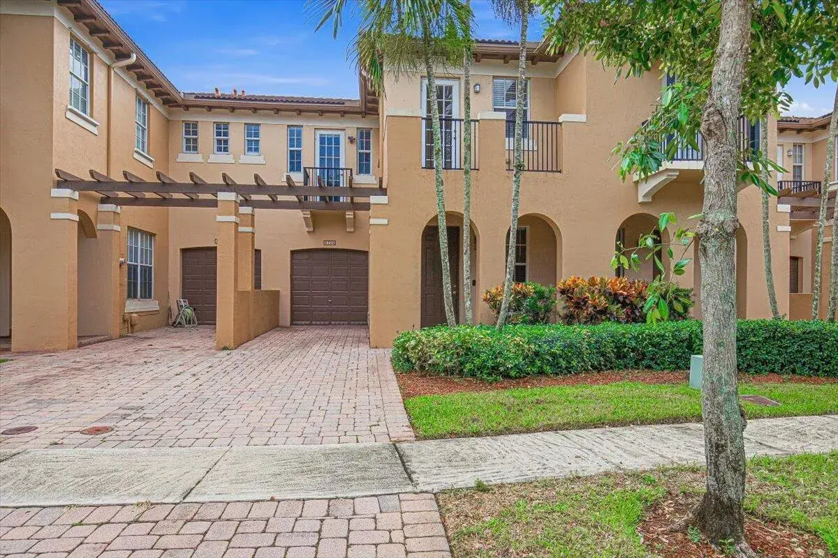 8706 Blaze Court, Davie FL 33328