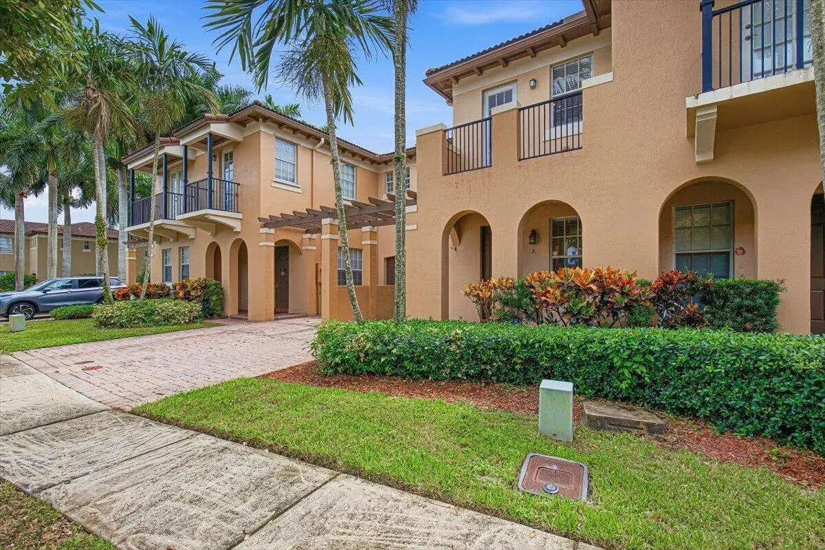 8706 Blaze Court, Davie FL 33328